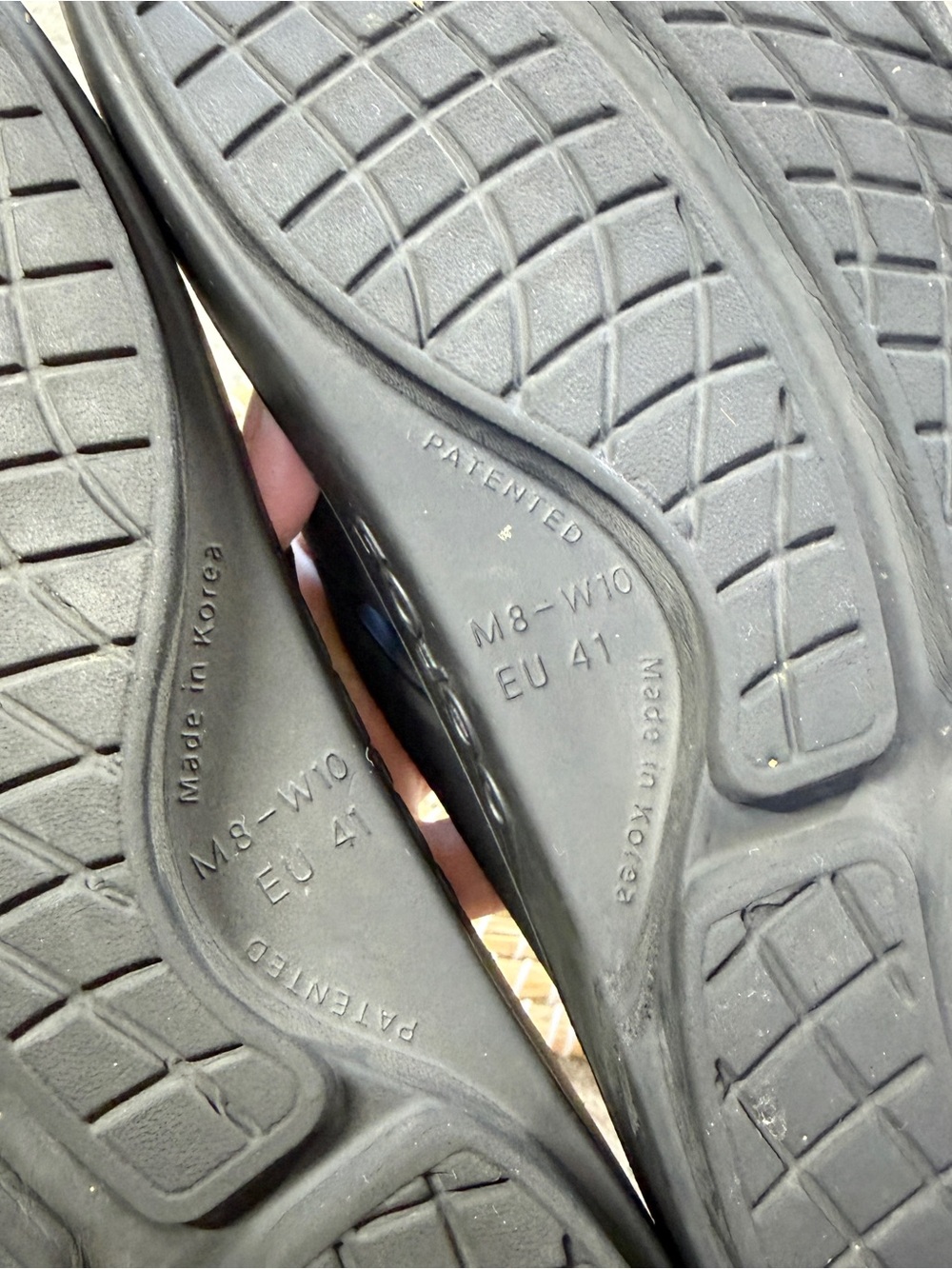 OOFOS Women’s OOriginal Recovery Lightweight Thong Flip Flop Sandals in Black 10 - Picture 13 of 13